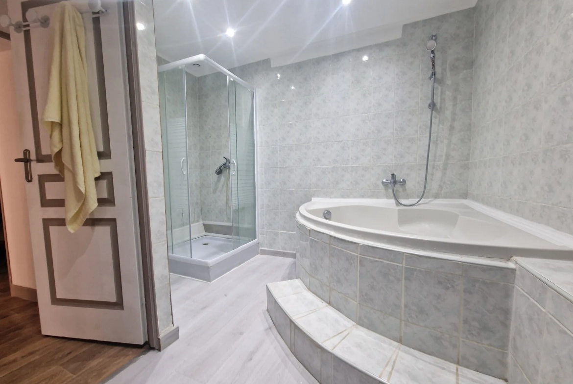 Maison de village en vente à Les Ganges Gontardes de 161m² avec grand terrain et potentiel d’extension 