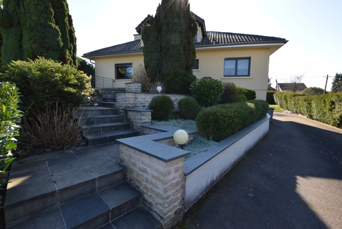 Belle villa contemporaine avec jardin et vue à Montbéliard 