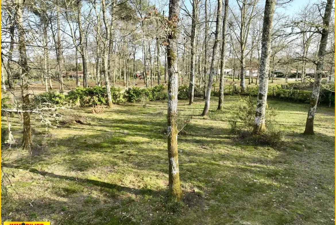 Terrain à bâtir viabilisé de 1032 m² au centre de Saint-Michel de Rieufret 