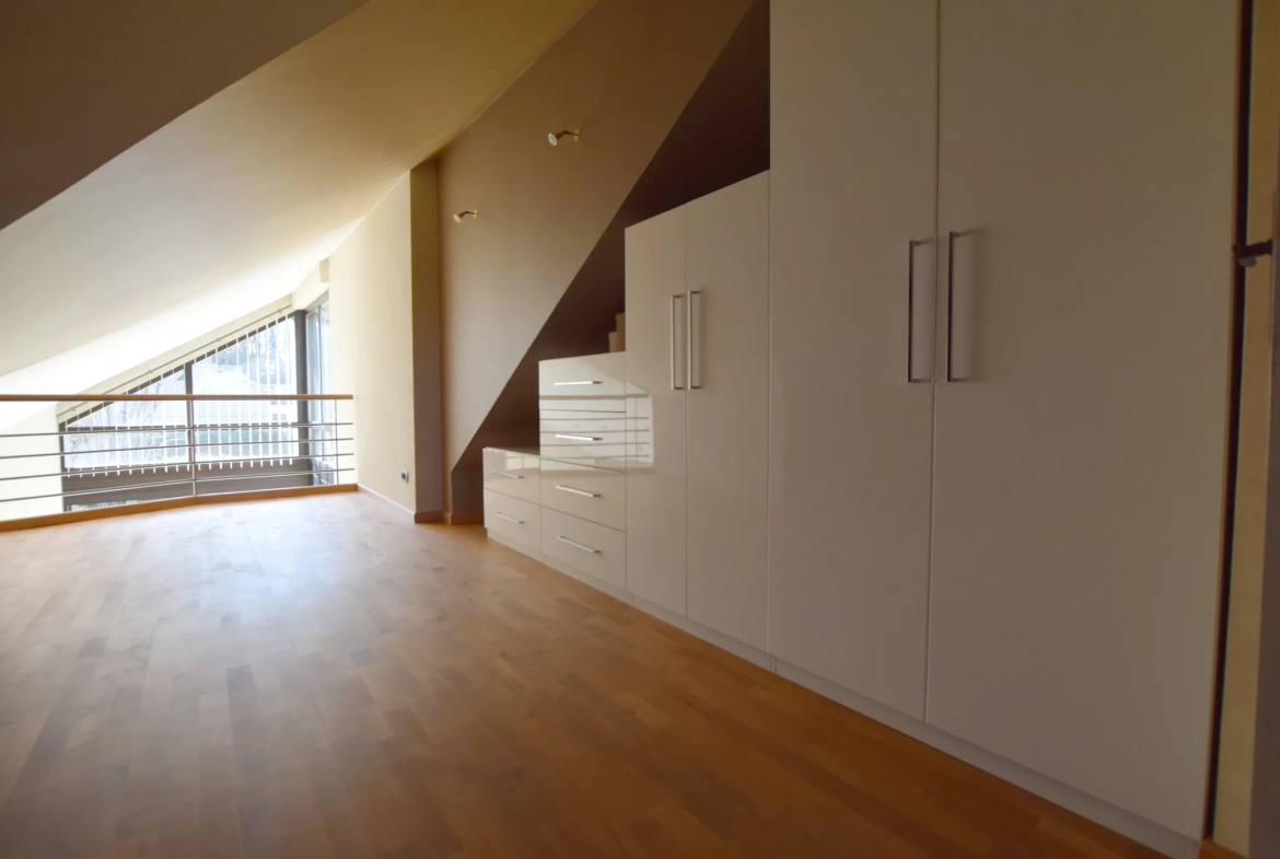 Belle villa contemporaine avec jardin et vue à Montbéliard 