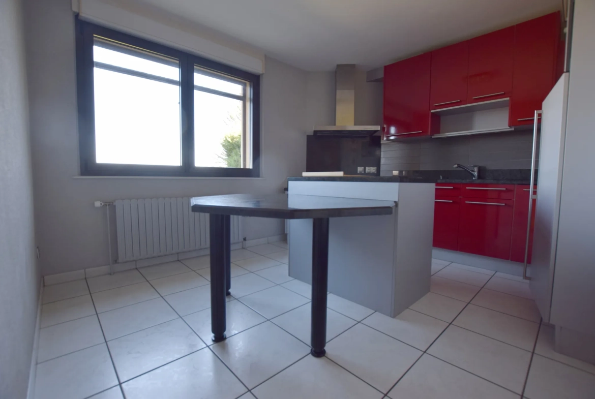 Belle villa contemporaine avec jardin et vue à Montbéliard 