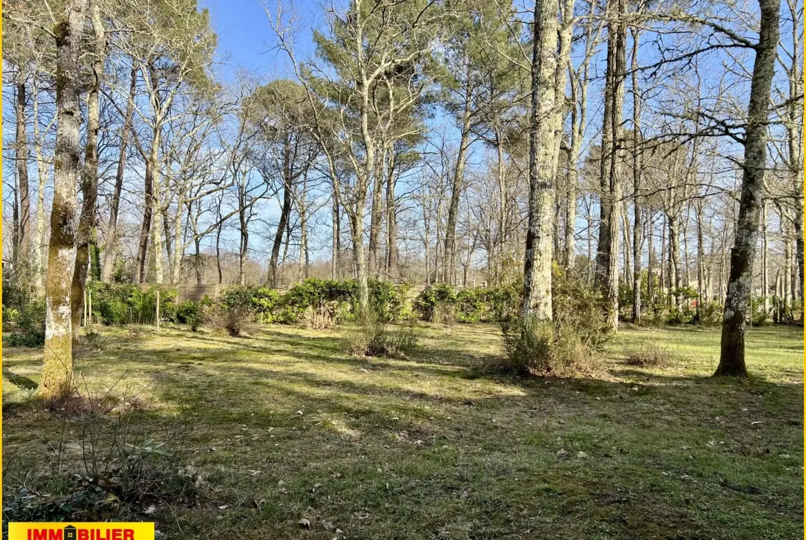 Terrain à bâtir viabilisé de 1032 m² au centre de Saint-Michel de Rieufret 
