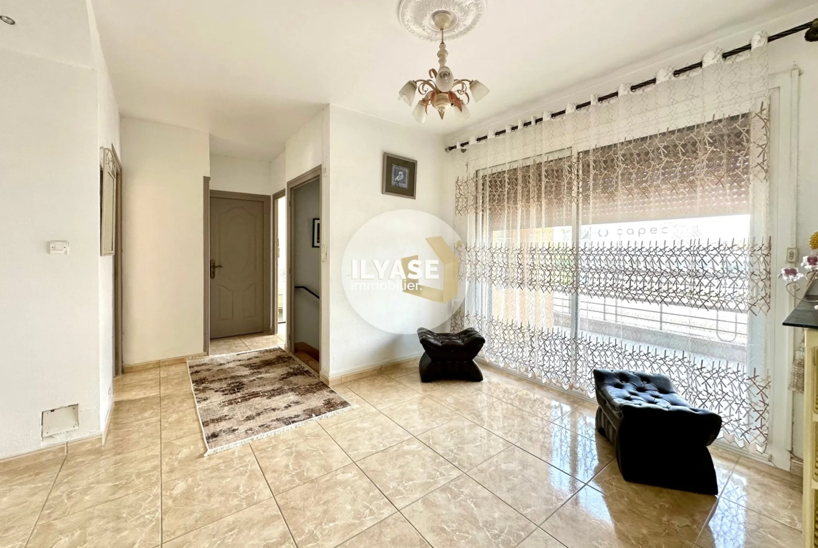 Maison de 192 m² avec jardin à Chalon-sur-Saône - 3 chambres et studio indépendant 