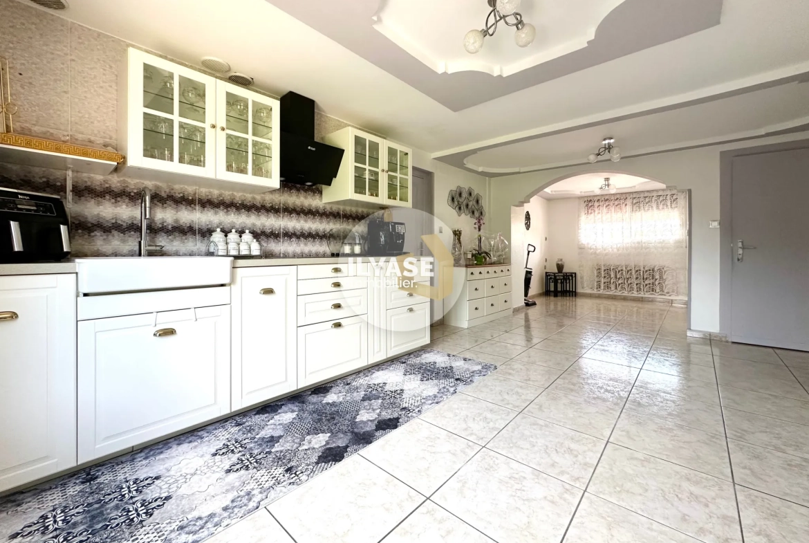 Maison de 192 m² avec jardin à Chalon-sur-Saône - 3 chambres et studio indépendant 