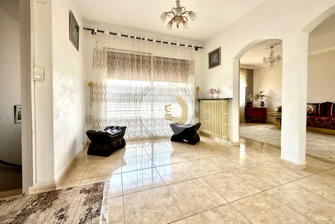 Maison de 192 m² avec jardin à Chalon-sur-Saône - 3 chambres et studio indépendant 