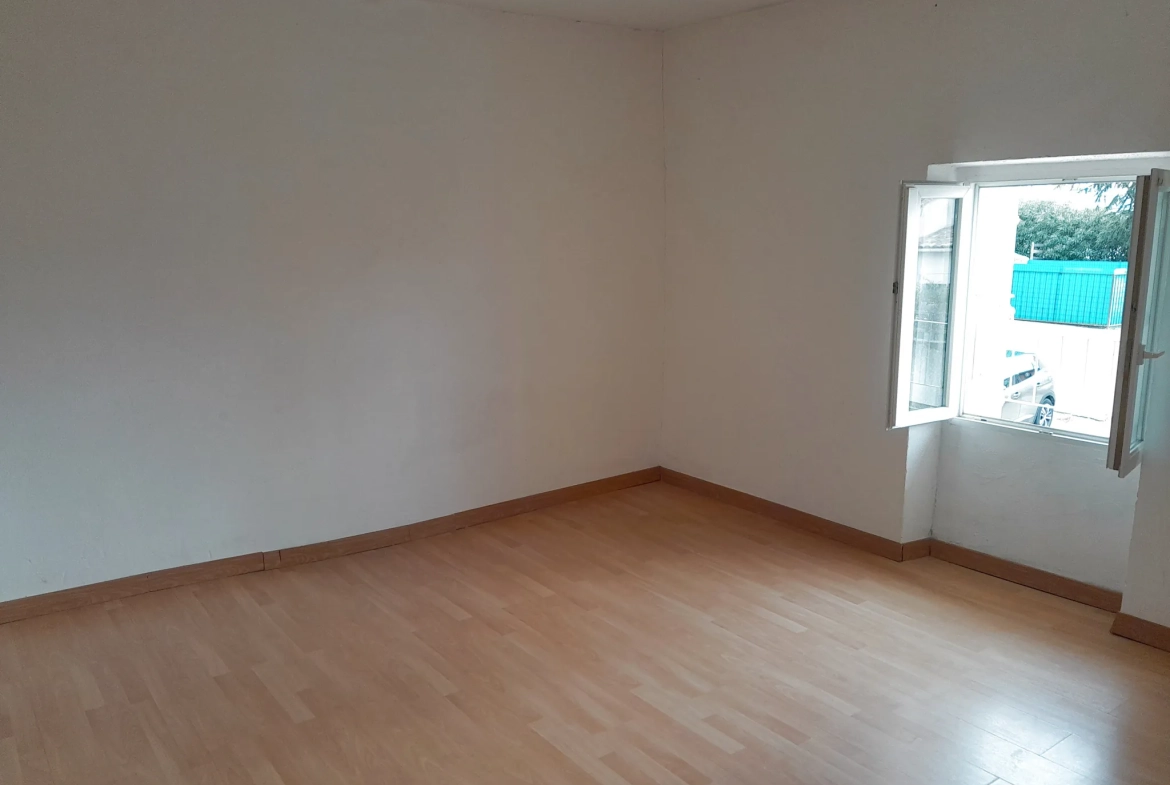 Maison 84 m² rénovée avec terrasse à Caumont-sur-Durance 