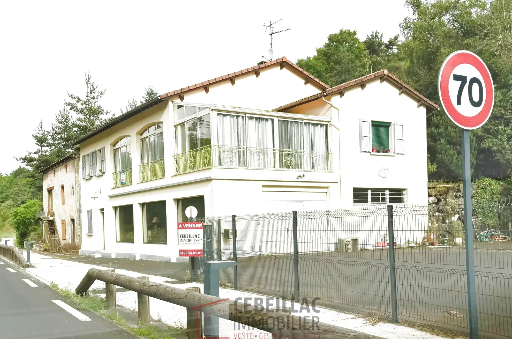 Maison spacieuse avec sous-sol et jardin à Saint Georges en Vente 