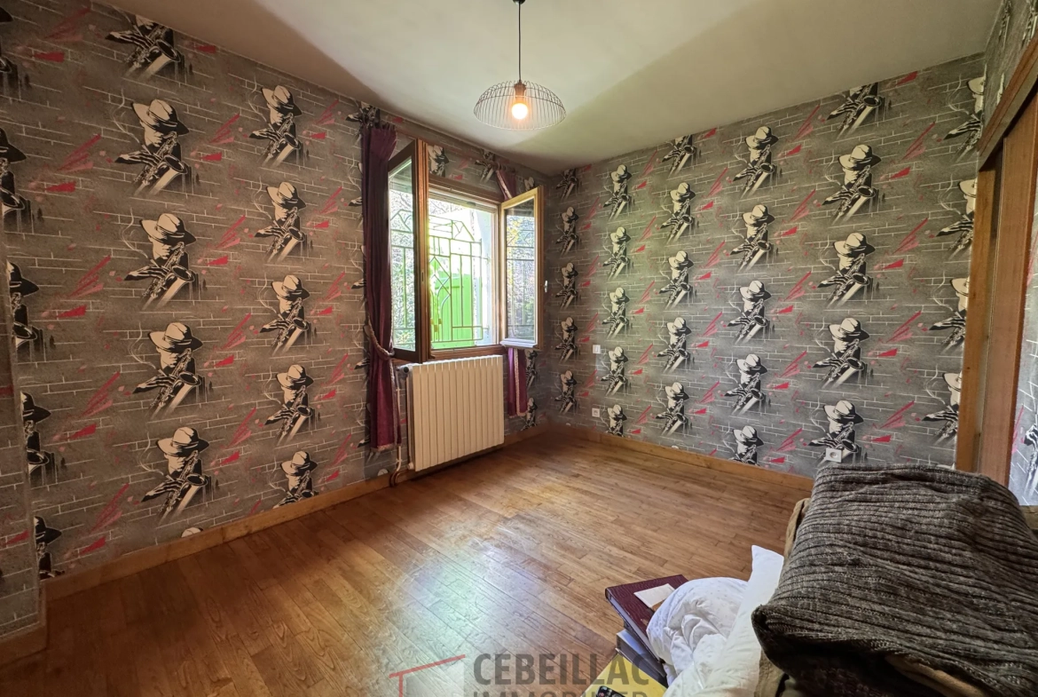 Maison spacieuse avec sous-sol et jardin à Saint Georges en Vente 