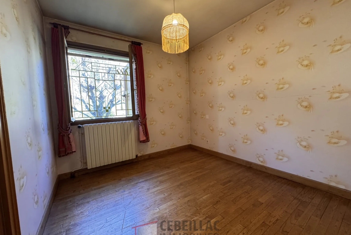 Maison spacieuse avec sous-sol et jardin à Saint Georges en Vente 