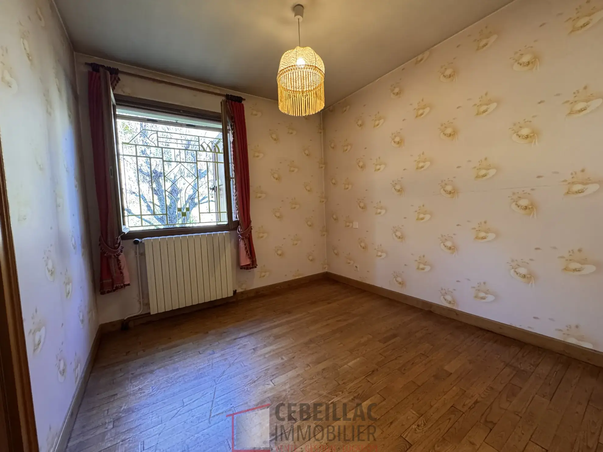 Maison spacieuse avec sous-sol et jardin à Saint Georges en Vente 