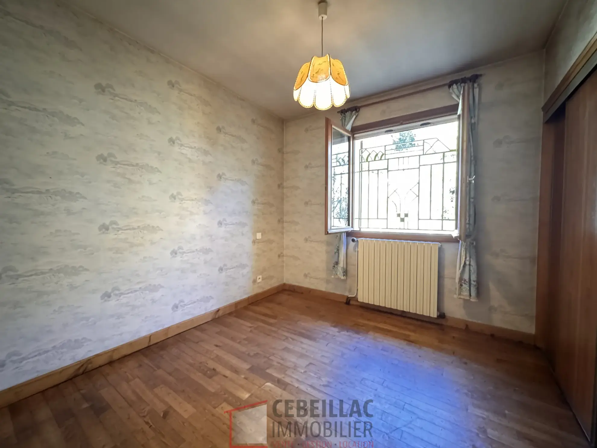 Maison spacieuse avec sous-sol et jardin à Saint Georges en Vente 