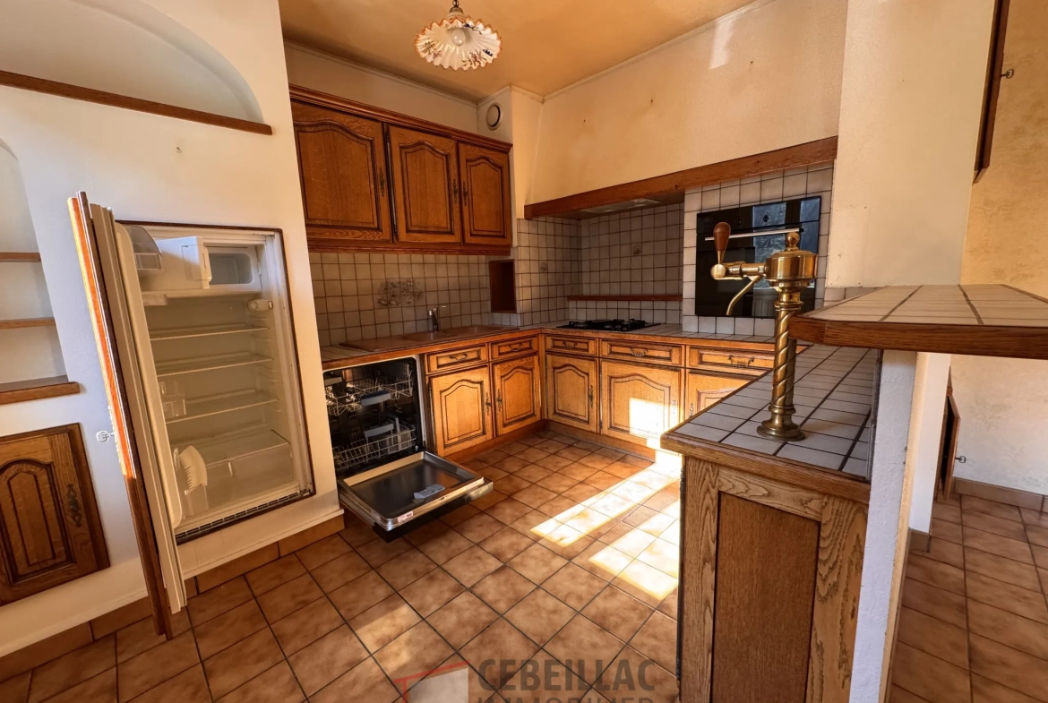 Maison spacieuse avec sous-sol et jardin à Saint Georges en Vente 