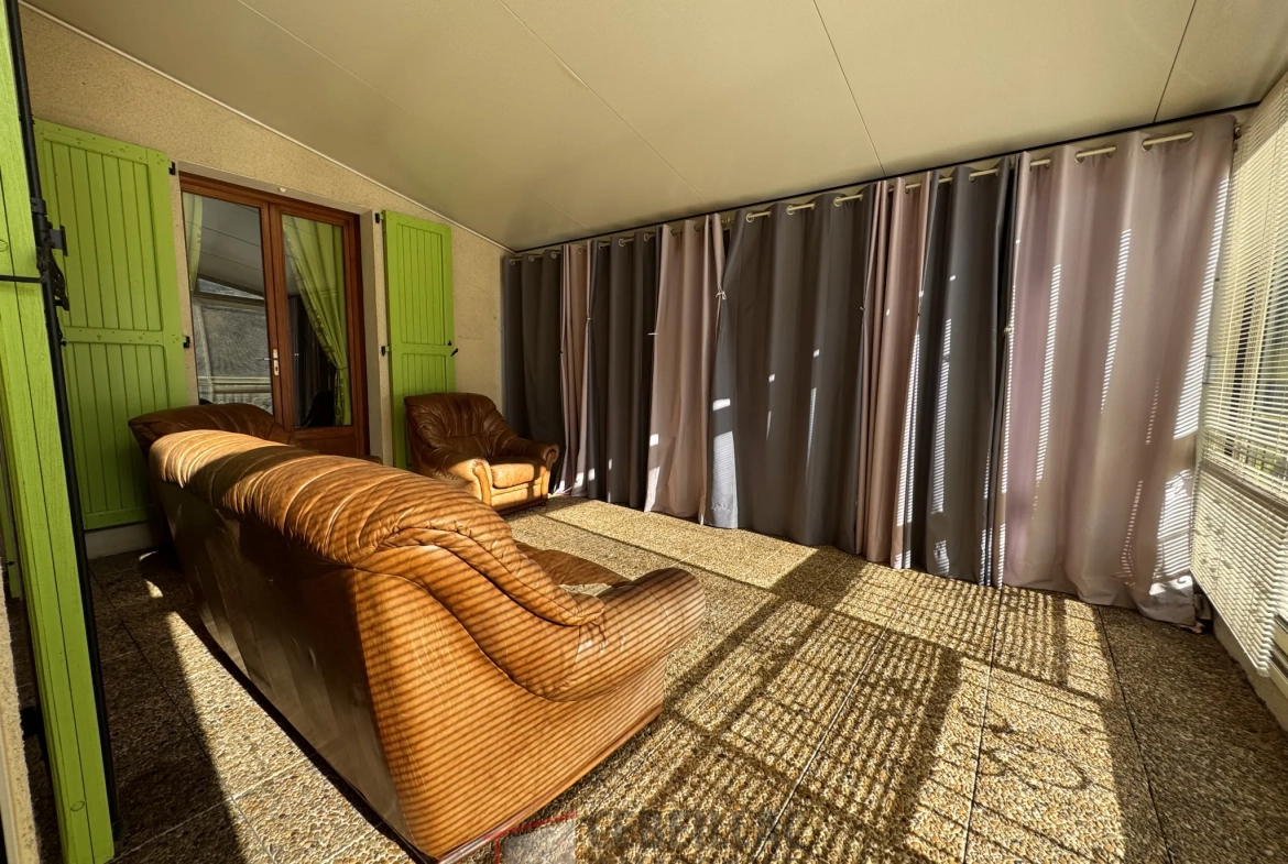 Maison spacieuse avec sous-sol et jardin à Saint Georges en Vente 