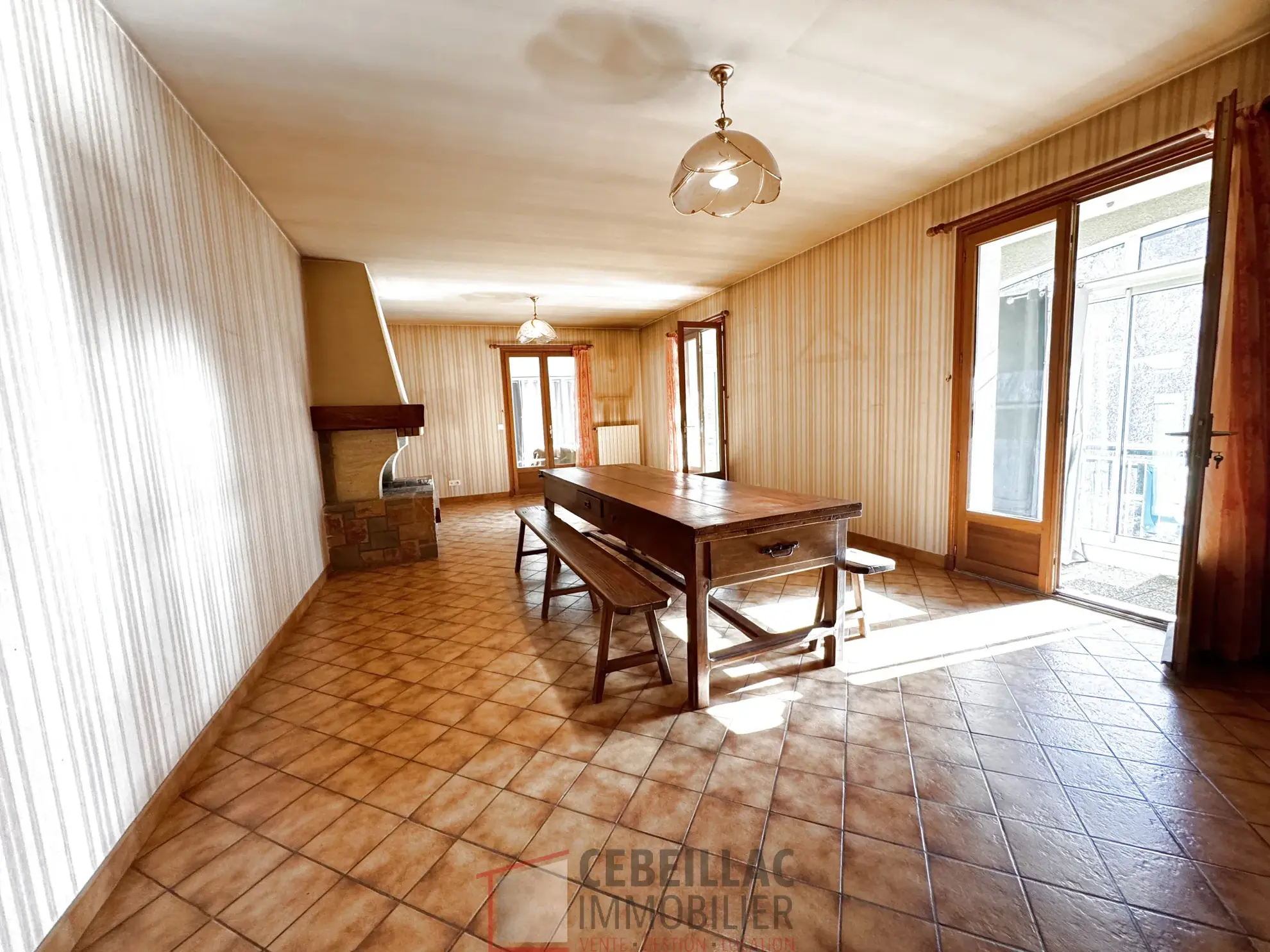 Maison spacieuse avec sous-sol et jardin à Saint Georges en Vente 