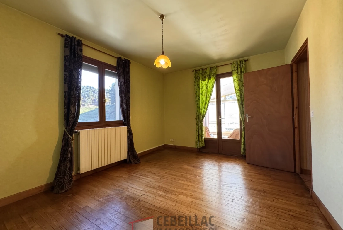 Maison spacieuse avec sous-sol et jardin à Saint Georges en Vente 