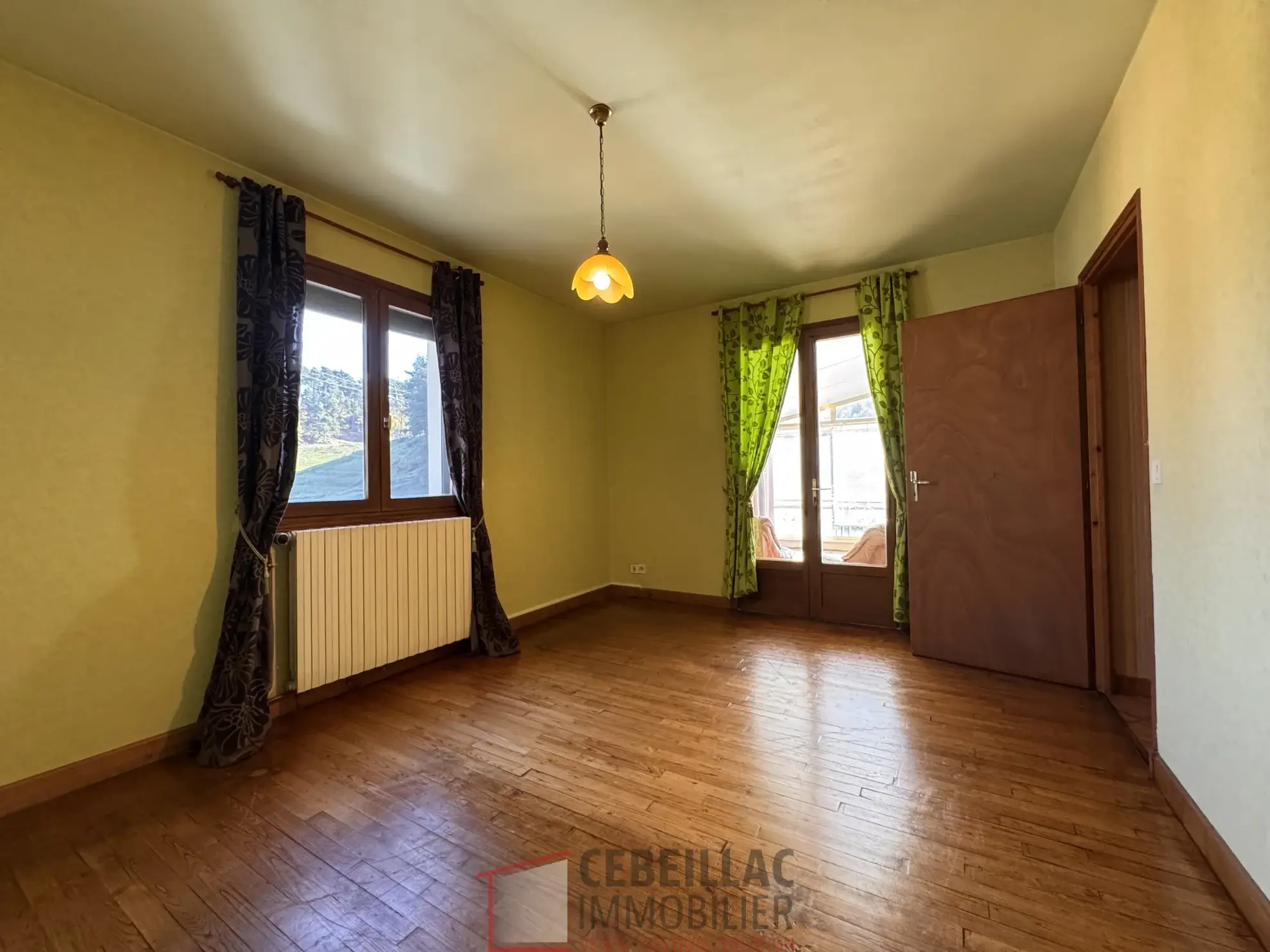 Maison spacieuse avec sous-sol et jardin à Saint Georges en Vente 