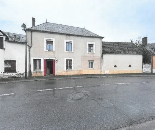 Villa T5 de 145m² avec jardin et garage au Pondy - Vente aux enchères à partir de 75 000 €