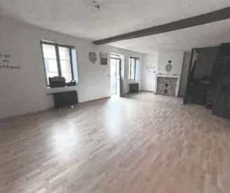 Villa T5 de 145m² avec jardin et garage au Pondy - Vente aux enchères à partir de 75 000 € 