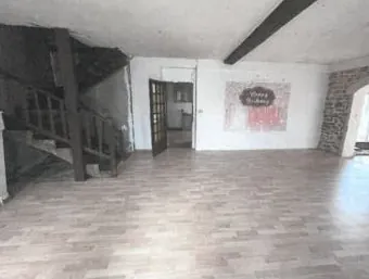 Villa T5 de 145m² avec jardin et garage au Pondy - Vente aux enchères à partir de 75 000 € 