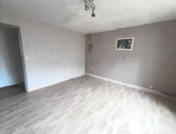Villa T5 de 145m² avec jardin et garage au Pondy - Vente aux enchères à partir de 75 000 € 