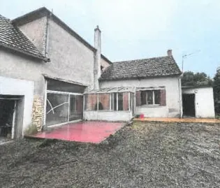 Villa T5 de 145m² avec jardin et garage au Pondy - Vente aux enchères à partir de 75 000 € 