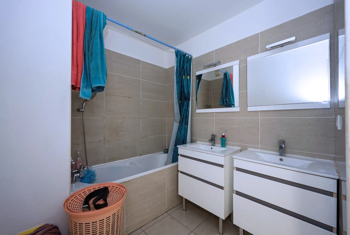 Appartement T2 avec varangue et parking à Sainte Clotilde - Résidence de 2013 