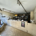 Immeuble à rénover avec local commercial en plein centre de Bazas
