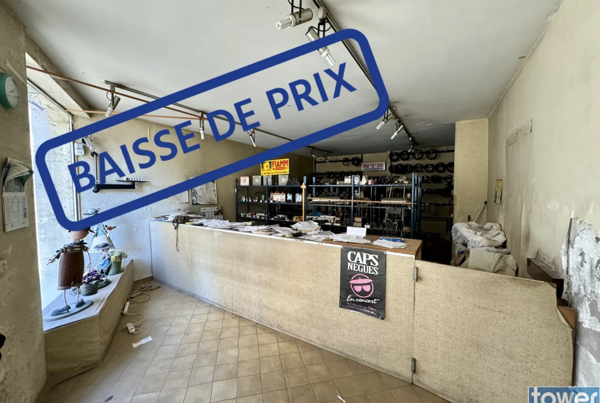Immeuble à rénover avec local commercial en plein centre de Bazas 