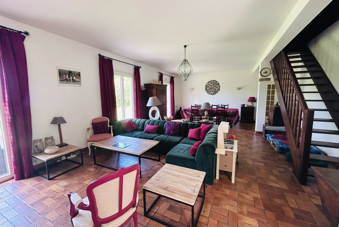 Maison individuelle avec piscine à Darazac, Xaintrie - Vue dégagée et environnement calme 