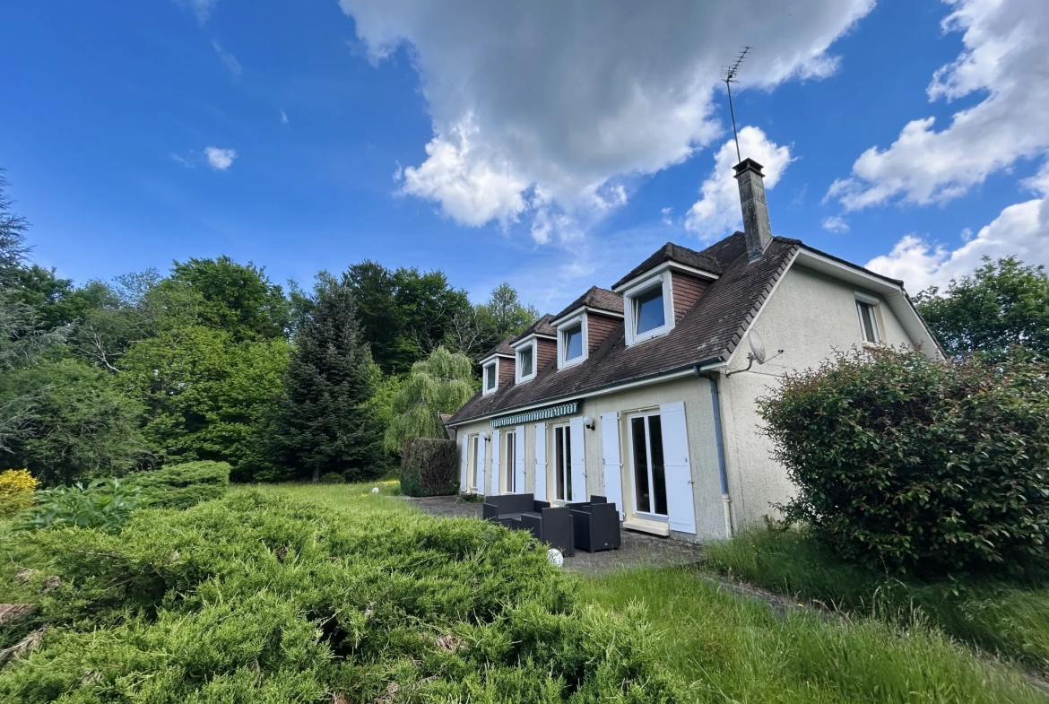 Maison individuelle avec piscine à Darazac, Xaintrie - Vue dégagée et environnement calme 