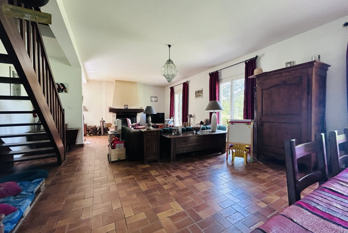 Maison individuelle avec piscine à Darazac, Xaintrie - Vue dégagée et environnement calme 