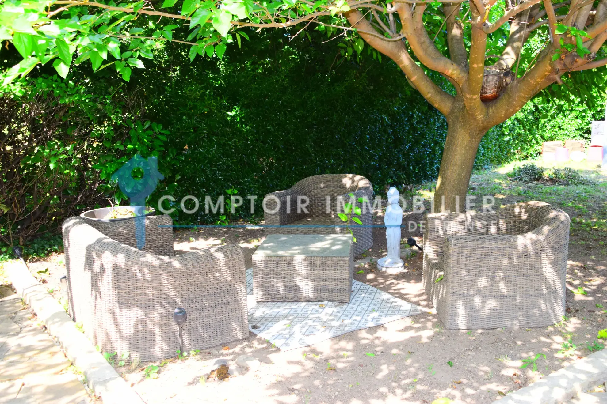 Maison contemporaine à Aubenas avec grand jardin, garage et véranda, 150 m² 