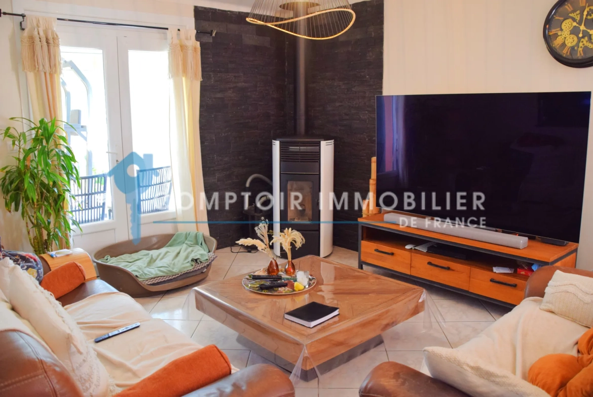 Maison contemporaine à Aubenas avec grand jardin, garage et véranda, 150 m² 