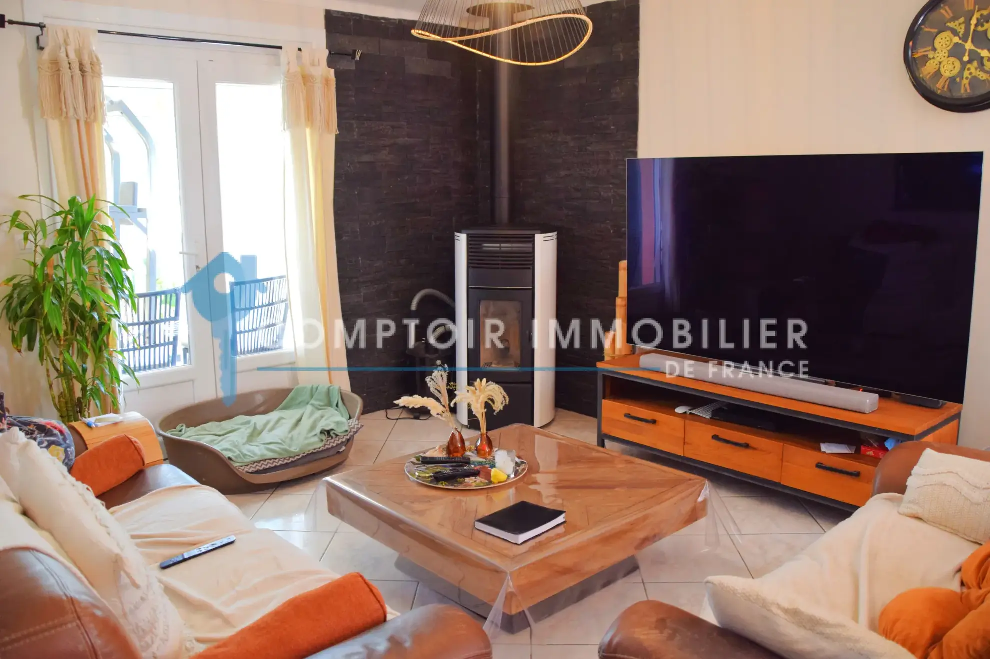 Maison contemporaine à Aubenas avec grand jardin, garage et véranda, 150 m² 