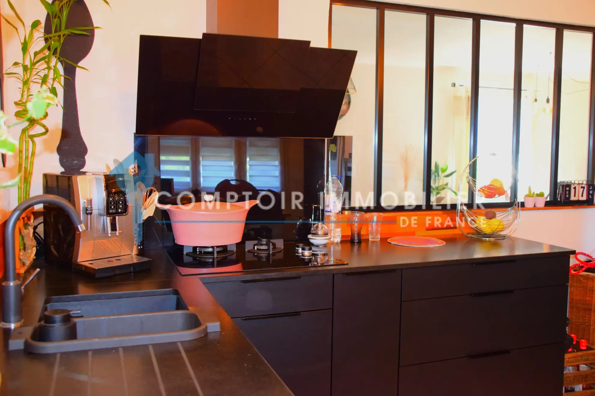 Maison contemporaine à Aubenas avec grand jardin, garage et véranda, 150 m² 