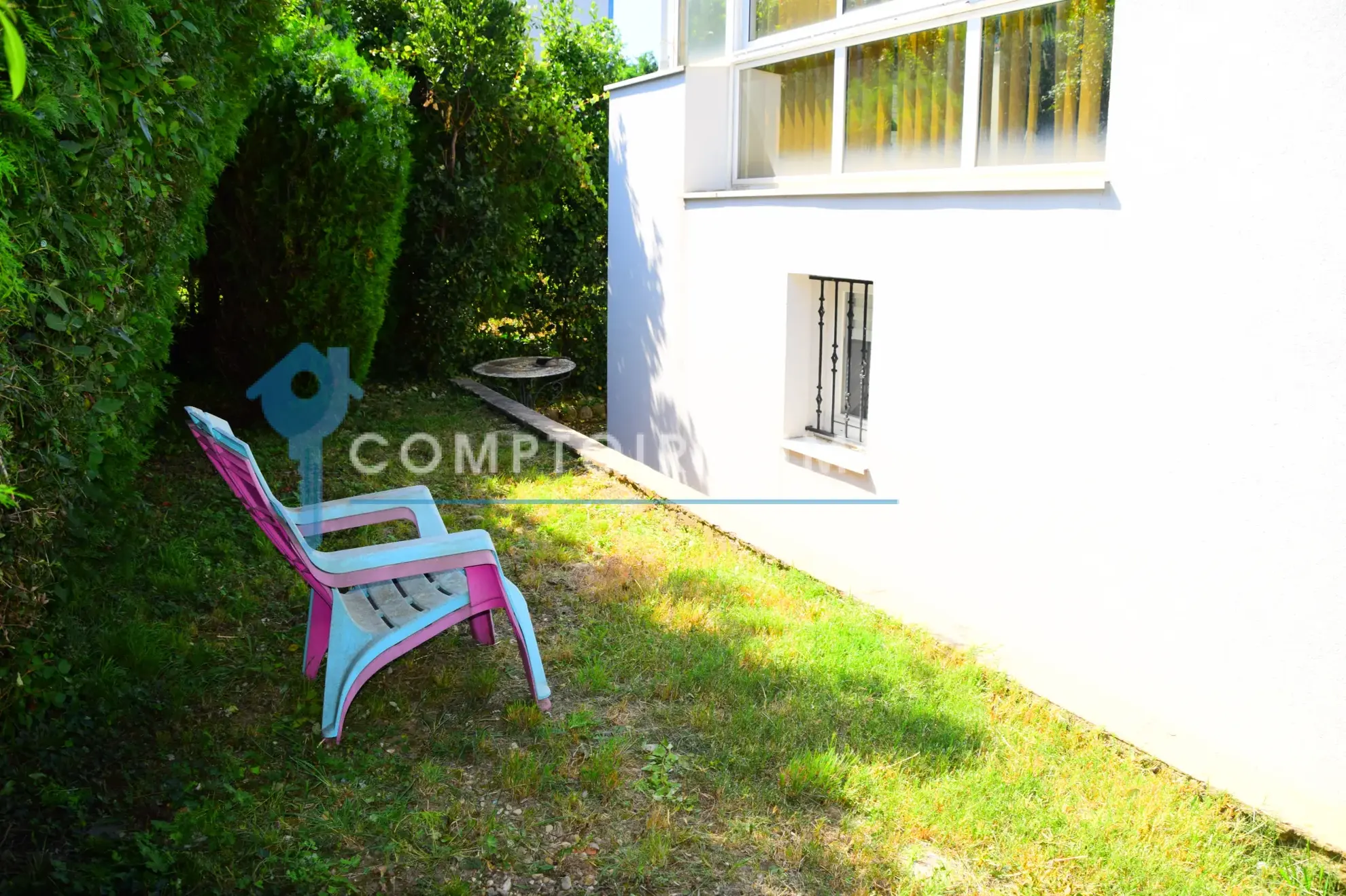 Maison contemporaine à Aubenas avec grand jardin, garage et véranda, 150 m² 