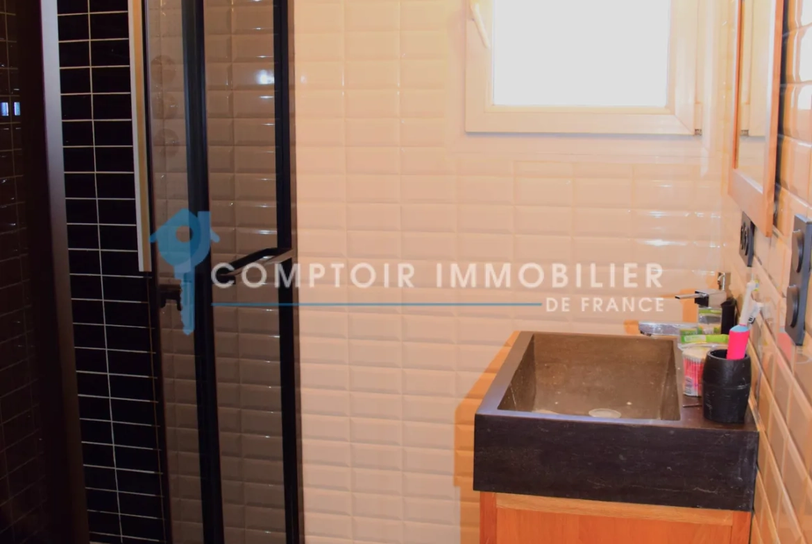 Maison contemporaine à Aubenas avec grand jardin, garage et véranda, 150 m² 