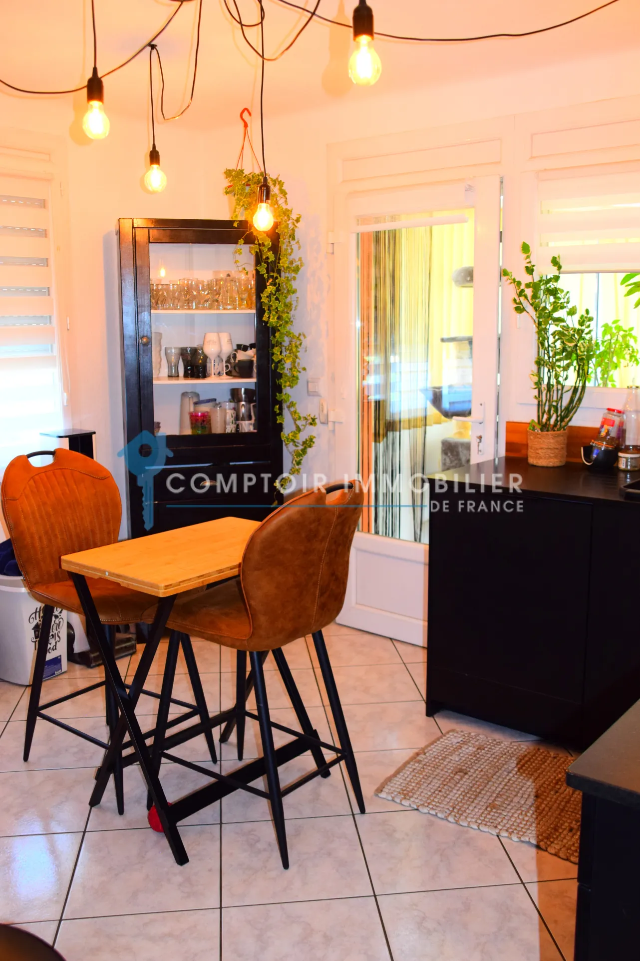 Maison contemporaine à Aubenas avec grand jardin, garage et véranda, 150 m² 
