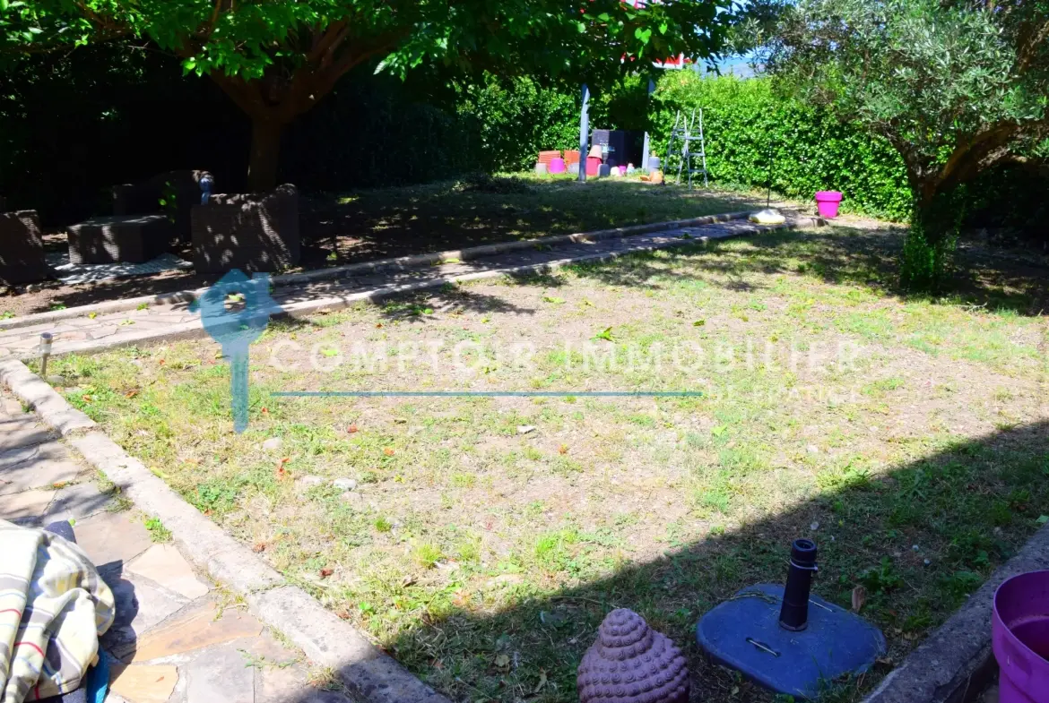 Maison contemporaine à Aubenas avec grand jardin, garage et véranda, 150 m² 