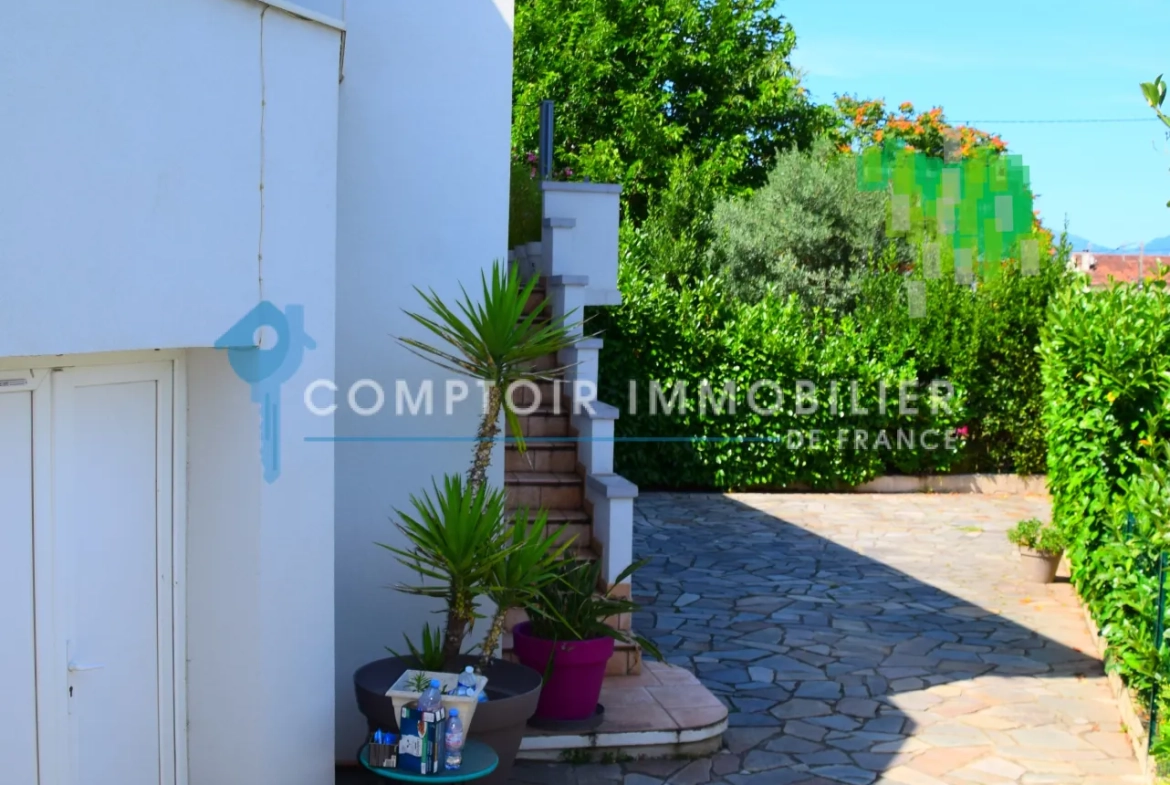 Maison contemporaine à Aubenas avec grand jardin, garage et véranda, 150 m² 