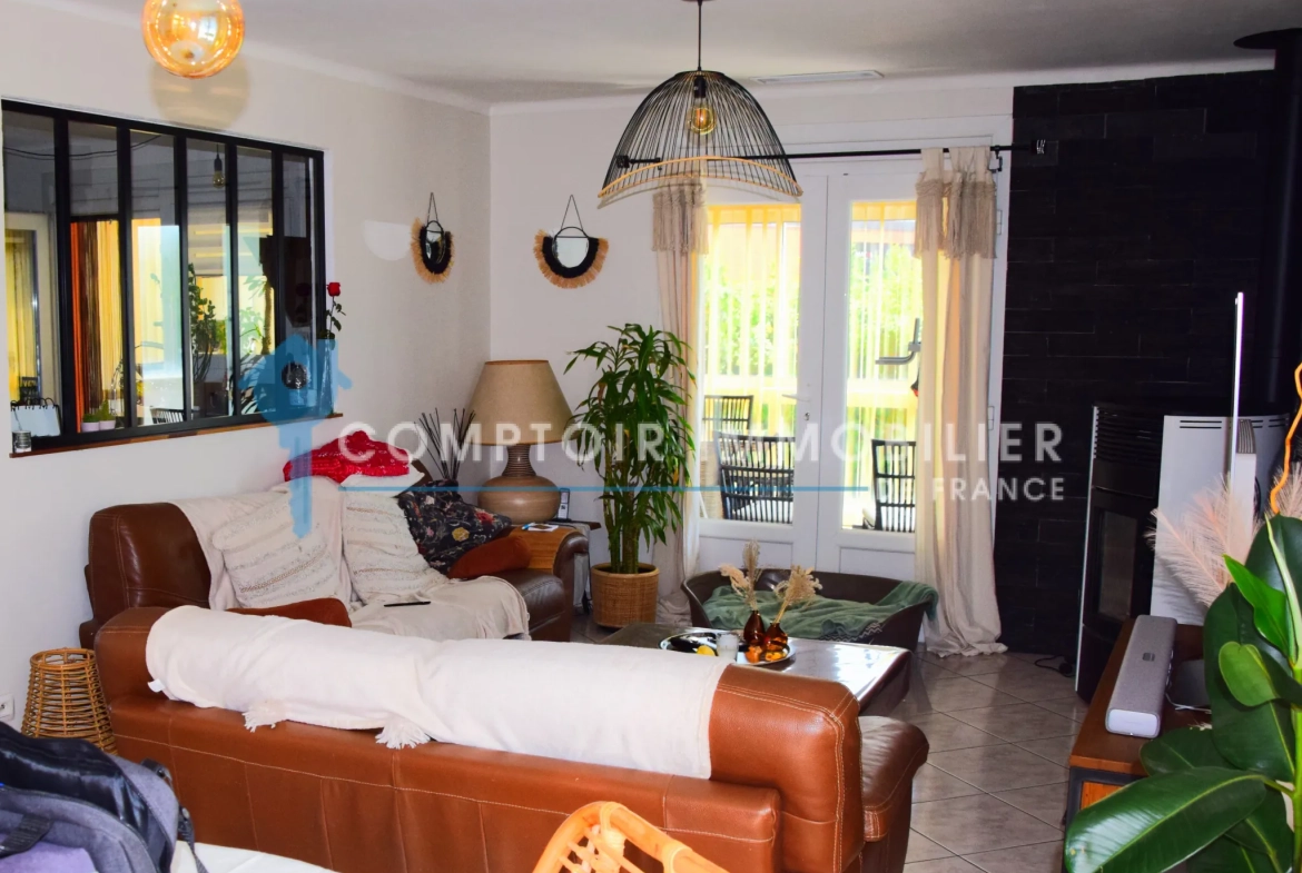 Maison contemporaine à Aubenas avec grand jardin, garage et véranda, 150 m² 