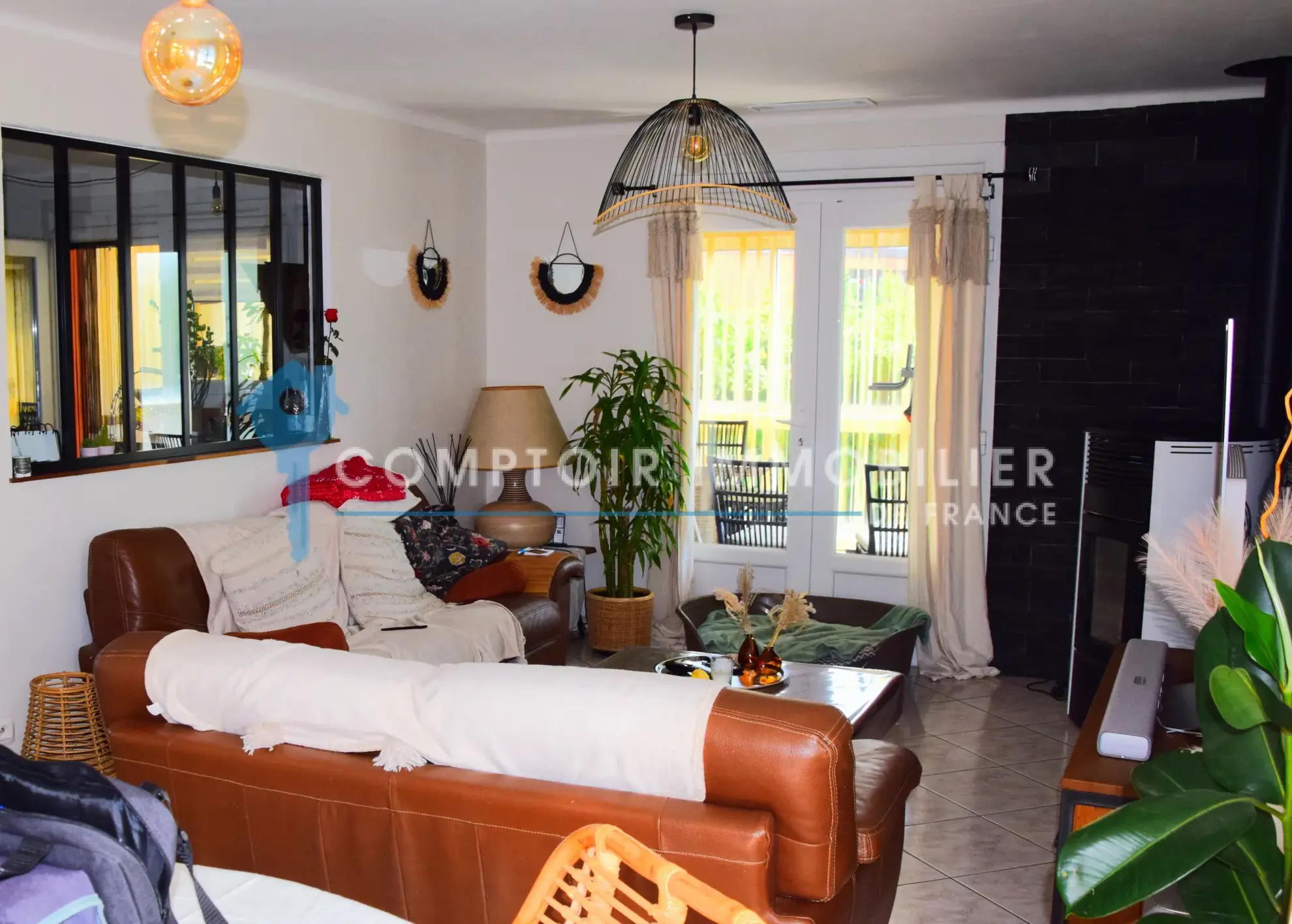 Maison contemporaine à Aubenas avec grand jardin, garage et véranda, 150 m² 