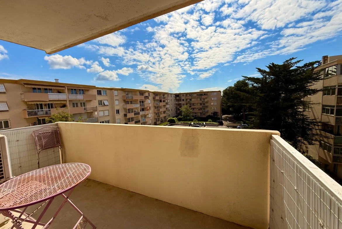Appartement T2 à Montpellier de 54 m² avec parking et balcon au dernier étage 