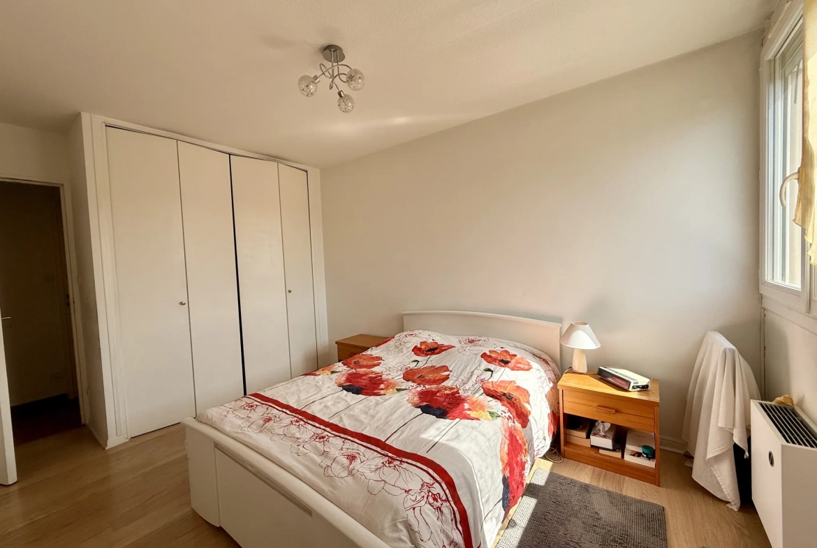 Appartement T2 à Montpellier de 54 m² avec parking et balcon au dernier étage 