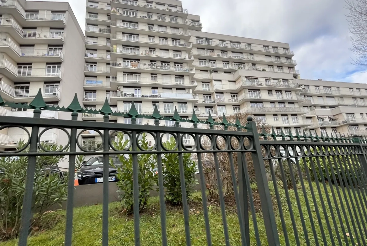 Appartement 2 pièces avec vue sur la Seine à L'Île-Saint-Denis 