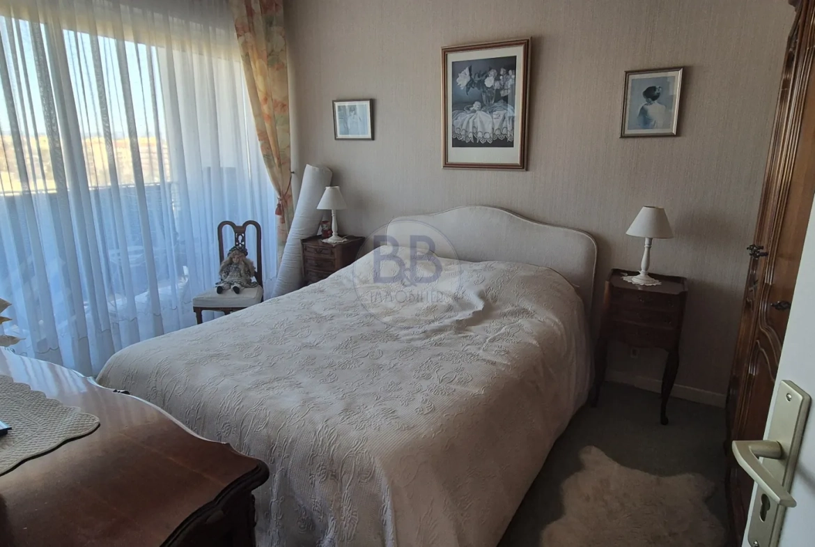 Bel appartement 2 pièces à 250m de la mer à Frejus avec terrasse et parking 