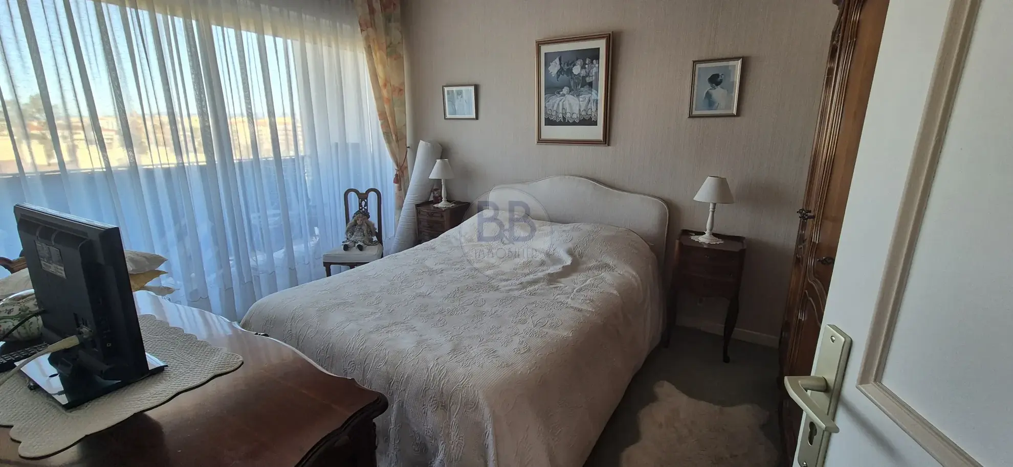 Bel appartement 2 pièces à 250m de la mer à Frejus avec terrasse et parking 