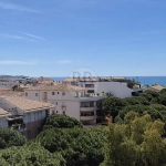 Bel appartement 2 pièces à 250m de la mer à Frejus avec terrasse et parking