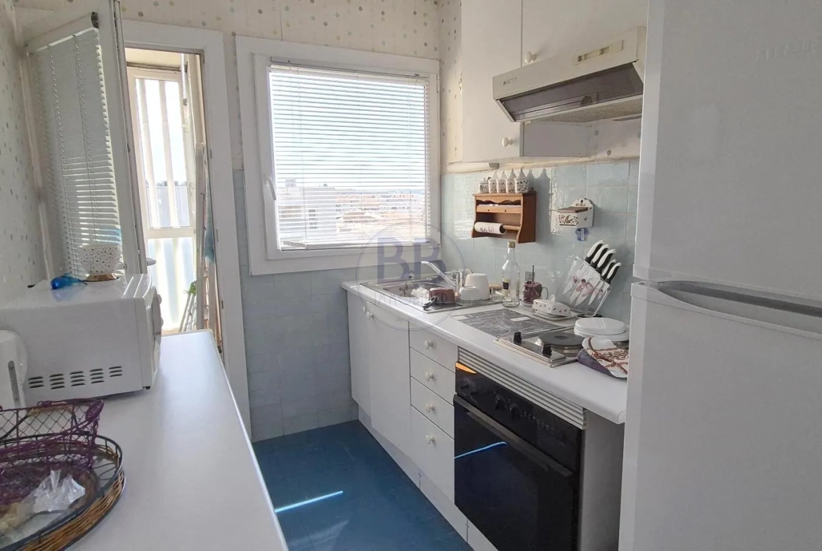 Bel appartement 2 pièces à 250m de la mer à Frejus avec terrasse et parking 