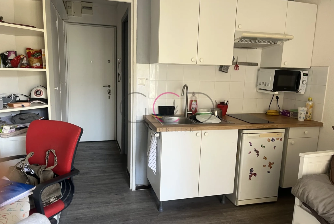 Studio à vendre à Aix-en-Provence avec balcon et parking dans résidence sécurisée 